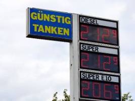 Betreiber weisen Kritik zurück: Fast jede fünfte Tankstelle verstößt gegen 12-Uhr-Regel